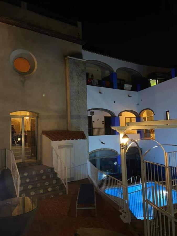 Hotel Rural La Posada De Las Cigueenas Jerez De Los Caballeros Esterno foto