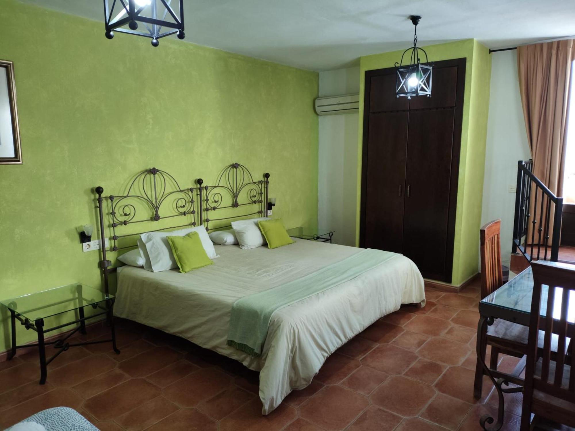 Hotel Rural La Posada De Las Cigueenas Jerez De Los Caballeros Esterno foto